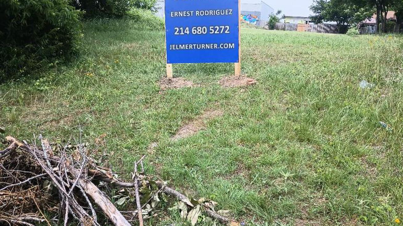 408 Semos St, Dallas, TX 75211