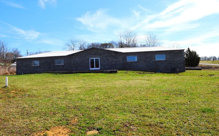 Pictures of Retail, Industrial property located at 105 Ralph Edwards Rd, Edmonton, KY 42129 for sales - image #1