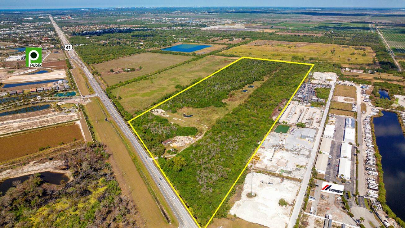 15435 Tamiami Trail E, Naples, FL 34114