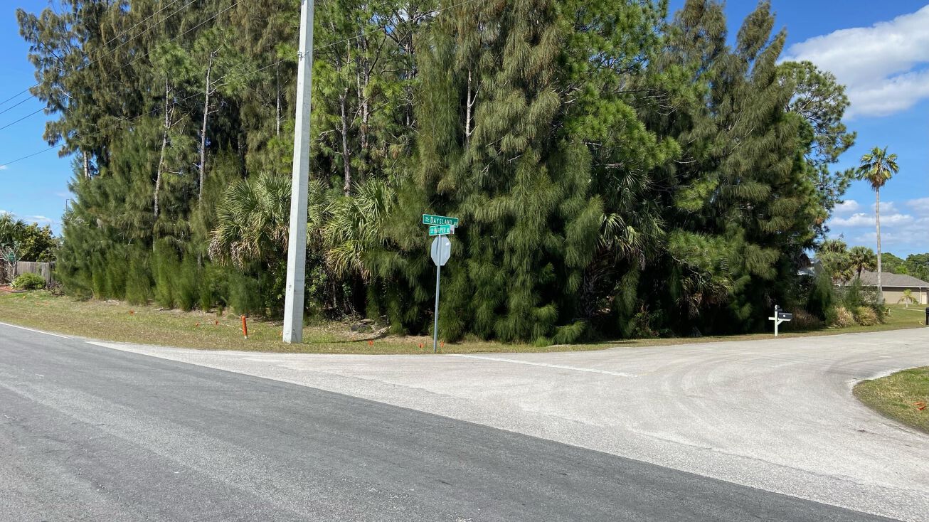 790 Daysland Avenue SW, Palm Bay, FL 32908