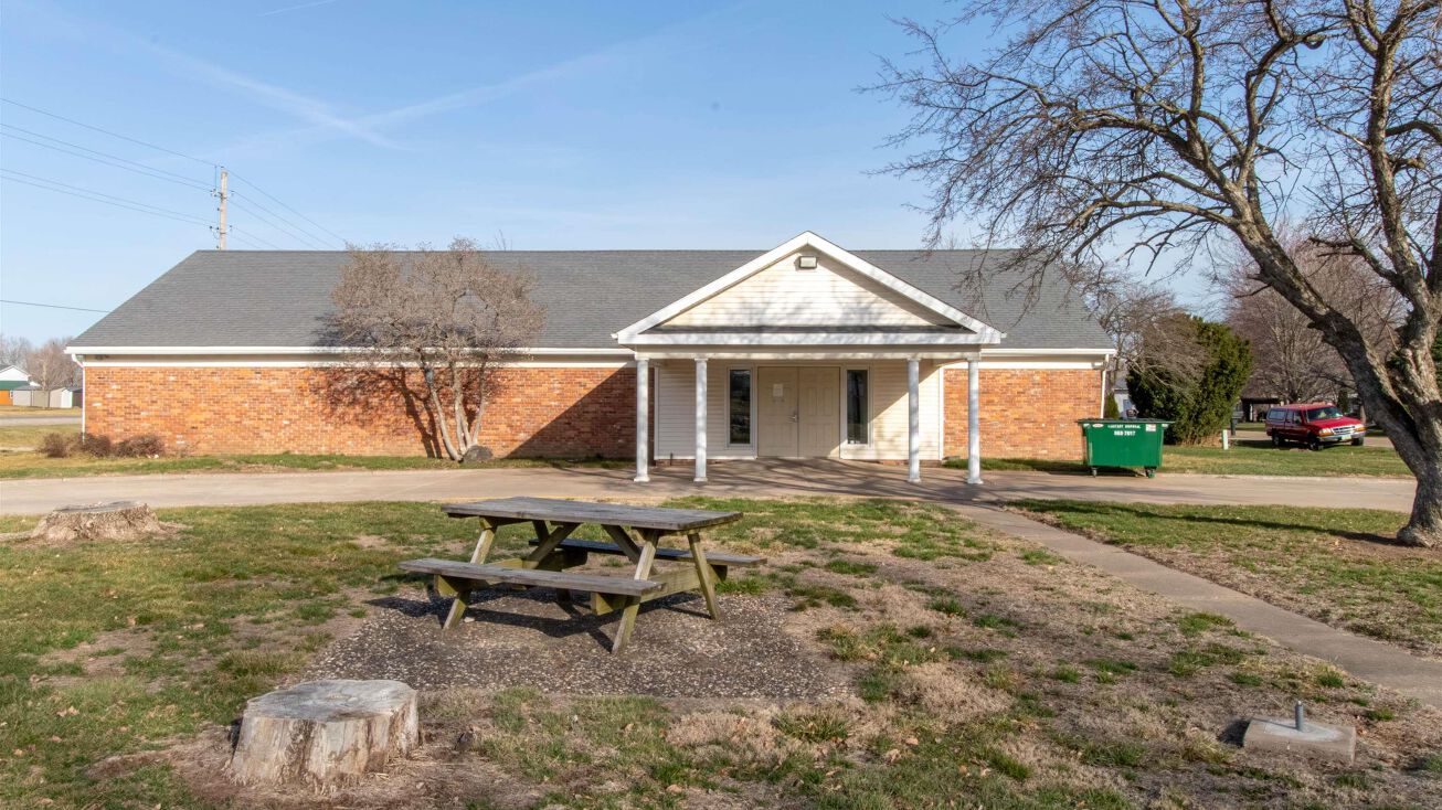 437 S 7TH Street, Wapello, IA 52653