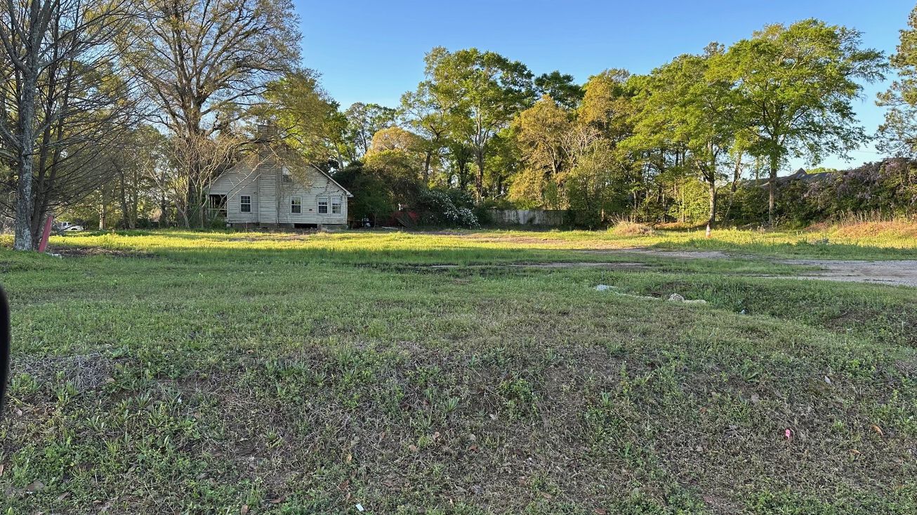 6515 Old Shell Rd, Mobile, AL 36608