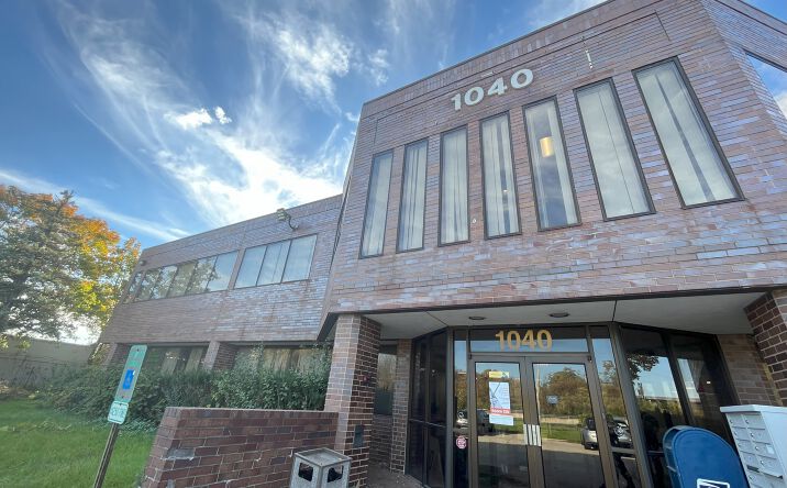 Pictures of Office property located at 1040 S Milwaukee Ave, Wheeling, IL 60090 for sales - image #1