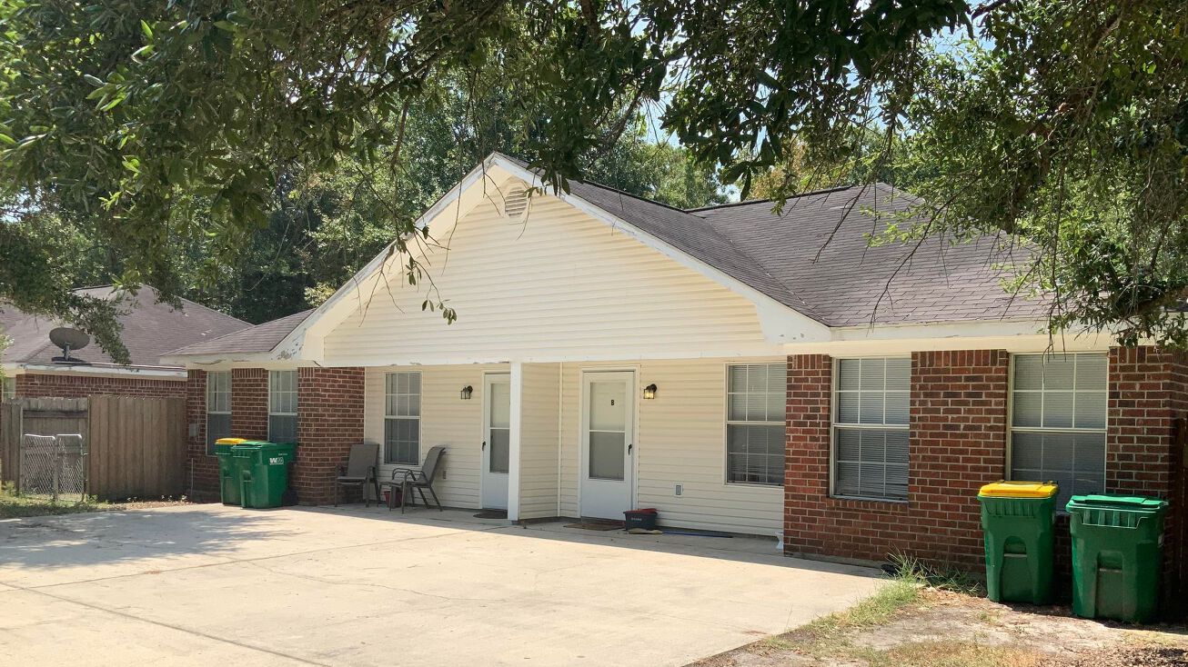Pictures of Multifamily property located at 2005 S 8th St, Ocean Springs, MS 39564 for sales - image #1