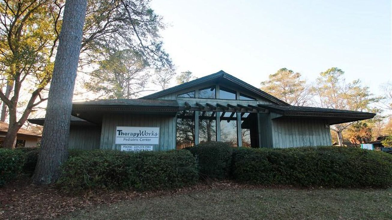 2704 N Oak Street, Valdosta, GA 31602