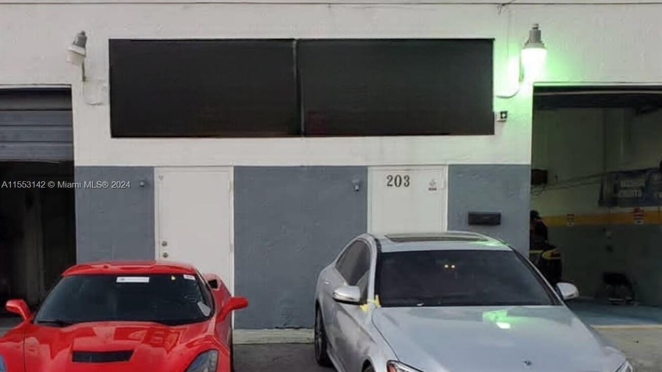 W Body Shop & Car Dealership, Hialeah, FL 33010