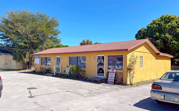 Pictures of Mixed Use, Office, Retail property located at 2425 Okeechobee Rd, Fort Pierce, FL 34950 for sales - image #1