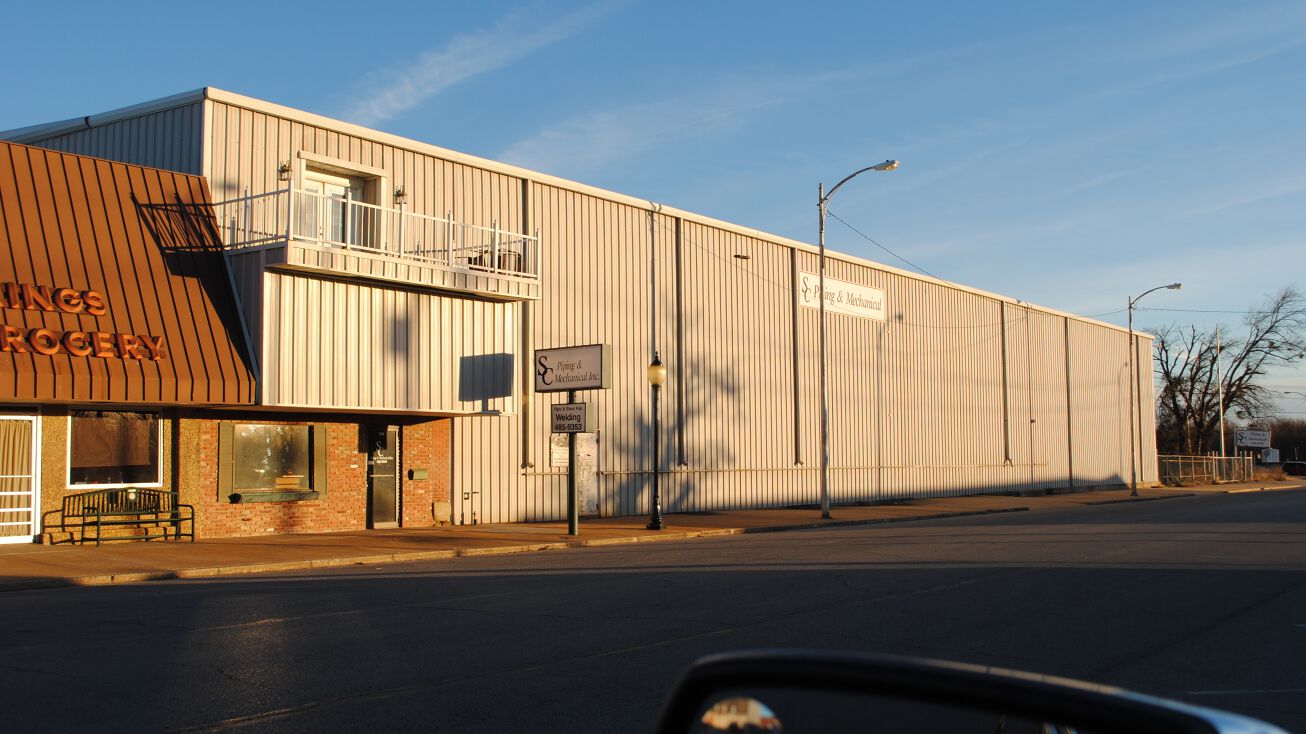 223 S Main St, Wagoner, OK 74467