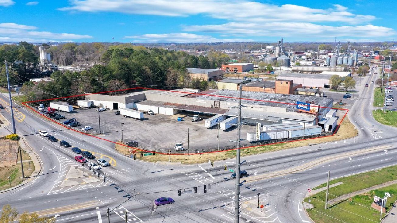 910 W Ridge Rd, Gainesville, GA 30501