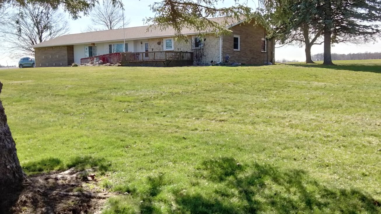 1493 N Cochran Rd, Charlotte, MI 48813