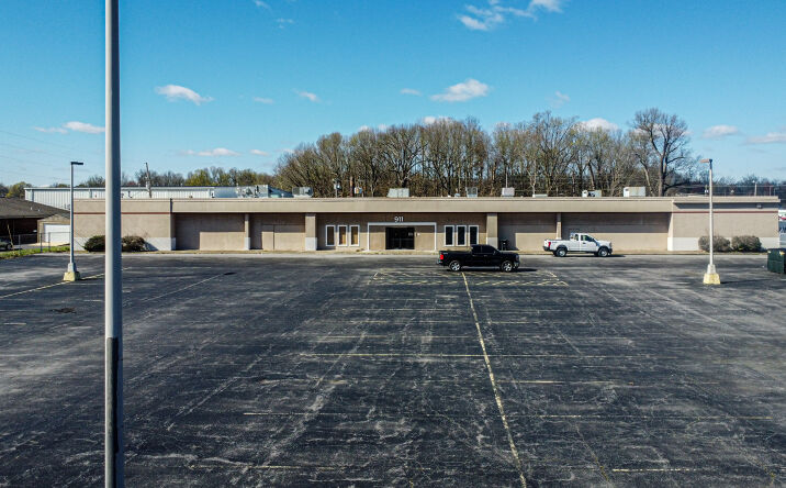 Pictures of Industrial, Mixed Use, Office, Retail property located at 911 Joe Clifton Dr, Paducah, KY 42001 for sales - image #1