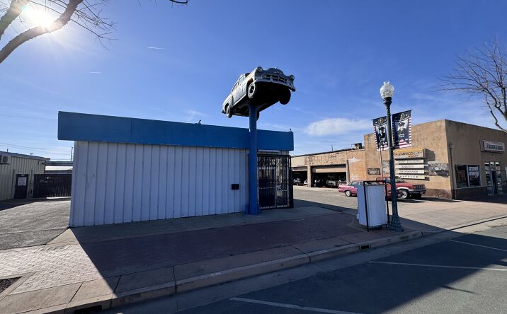 image of property at 173 S ELMWOOD AVE Lindsay CA 93247-2405