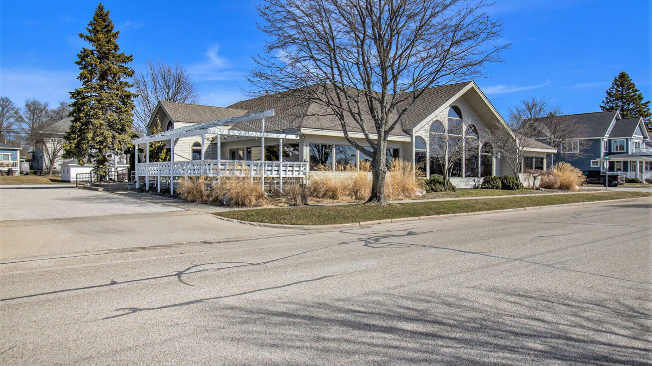 502 W Loomis St, Ludington, MI 49431