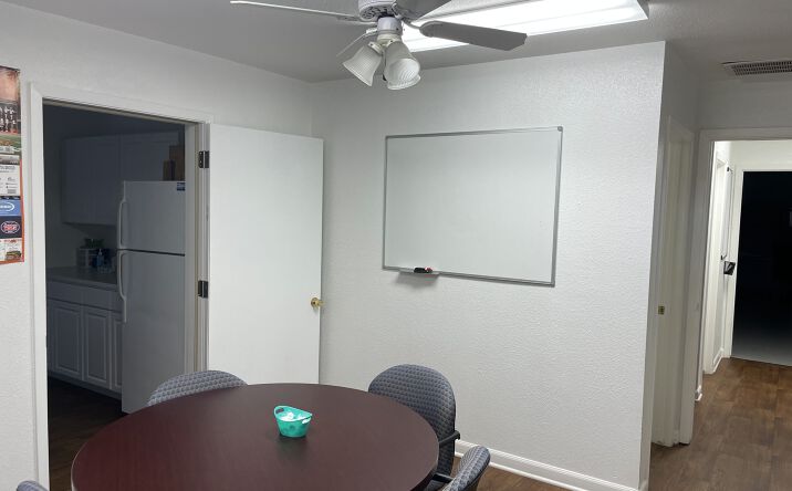 Pictures of Office property located at 903 S 8th St, La Porte, TX 77571 for sales - image #1