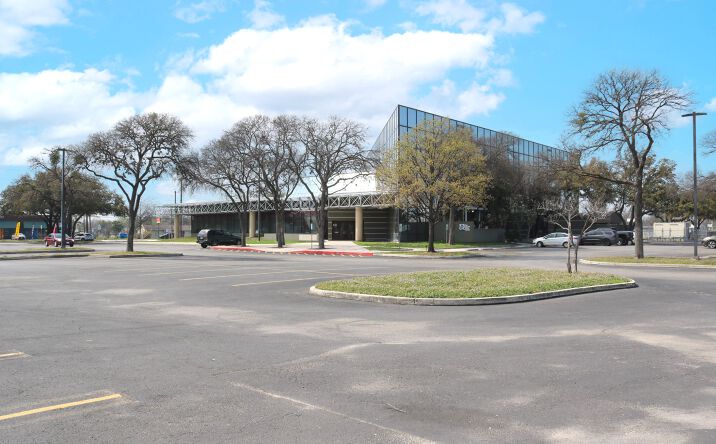 Pictures of Office property located at 403 S WW White Rd, San Antonio, TX 78219 for sales - image #1