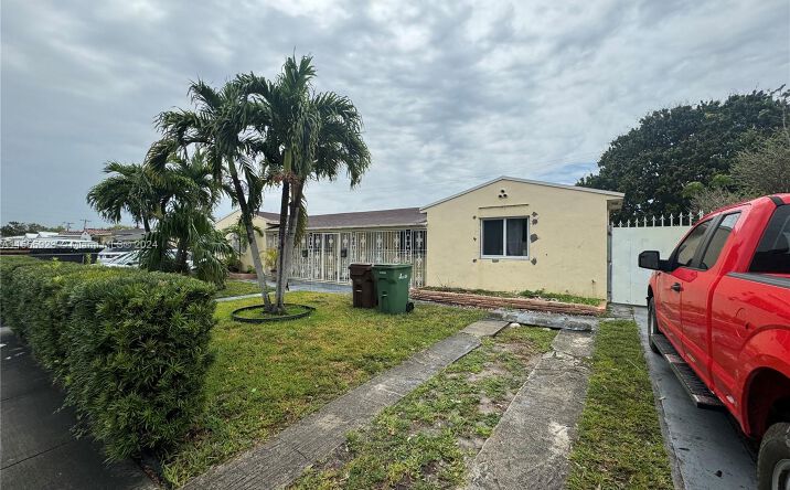 955 SE 12th St, Hialeah, FL 33010 | Crexi.com