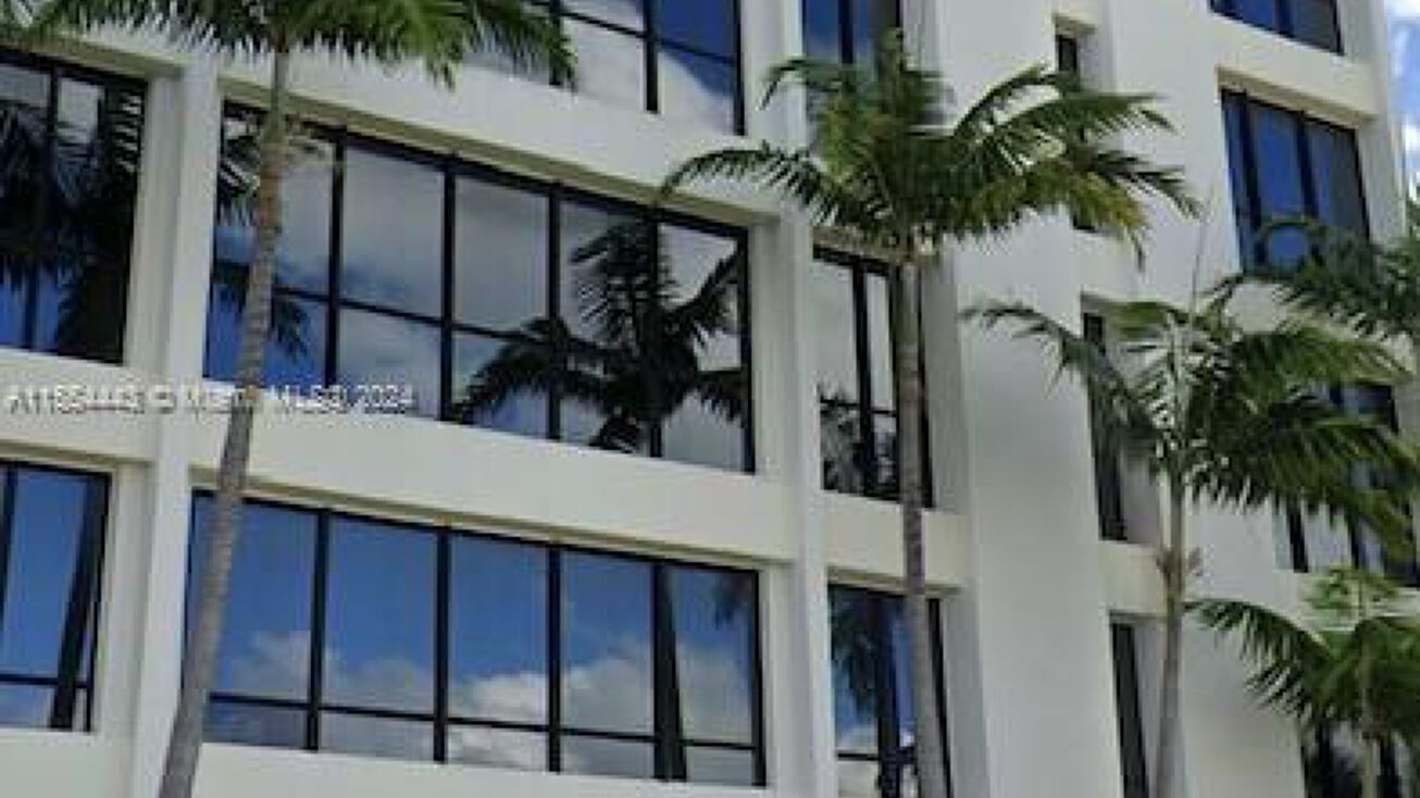 2450 Hollywood Blvd, Hollywood, FL 33020