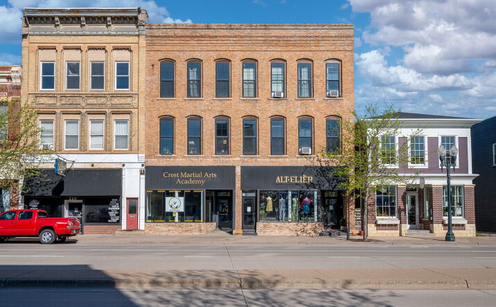 Pictures of Mixed Use, Multifamily, Office, Retail property located at 216 & 218 S Minnesota Ave, Saint Peter, MN 56082 for sales - image #1