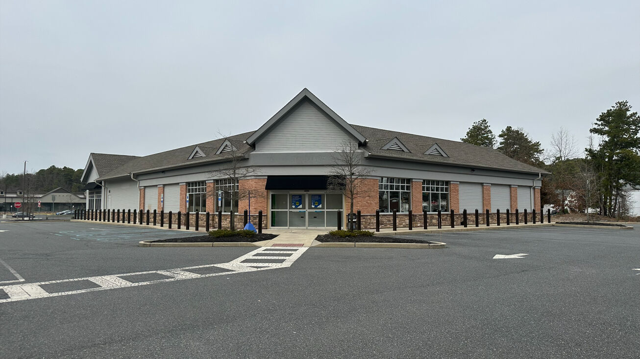 Pictures of Retail property located at 200 Tuckerton Rd, Medford, NJ 08055 for sales - image #1
