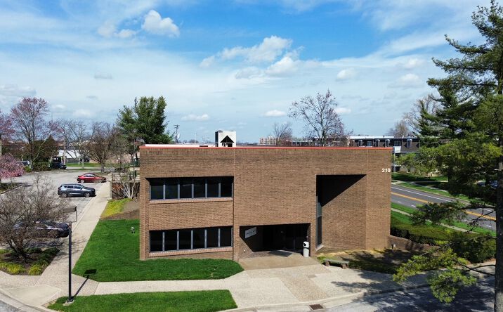 Pictures of Office property located at 210 Malabu Dr, Lexington, KY 40502 for comps - image #1