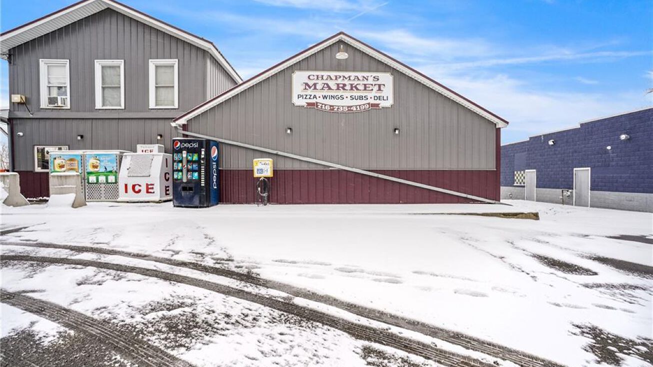 9202 Ridge Rd, Middleport, NY 14105