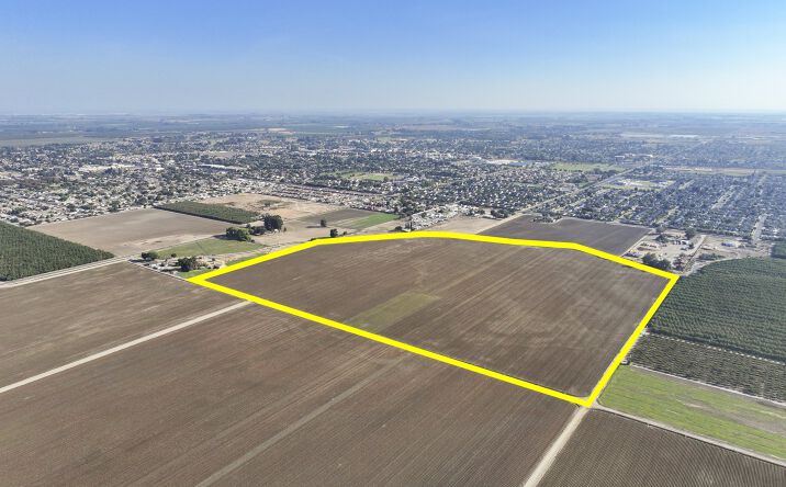 Pictures of Land property located at Lacey Blvd, Lemoore, CA 93245 for sales - image #1