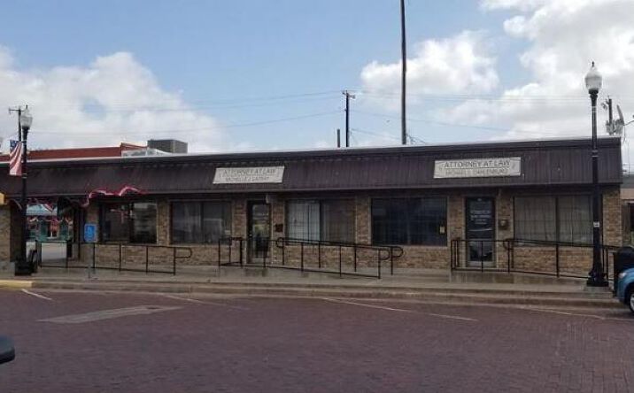 Pictures of Retail, Office property located at 102 N Ellis St, Groesbeck, TX 76642 for sales - image #1