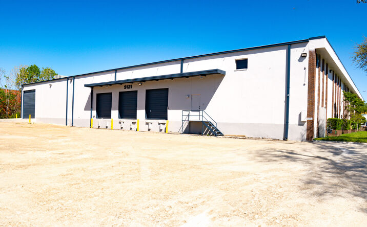 Pictures of Industrial property located at 9121 King Arthur Dr., Dallas, TX 75247 for sales - image #1