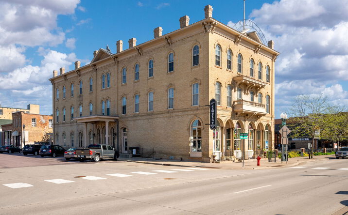 Pictures of Mixed Use property located at 122 S Minnesota Ave, Saint Peter, MN 56082 for sales - image #1