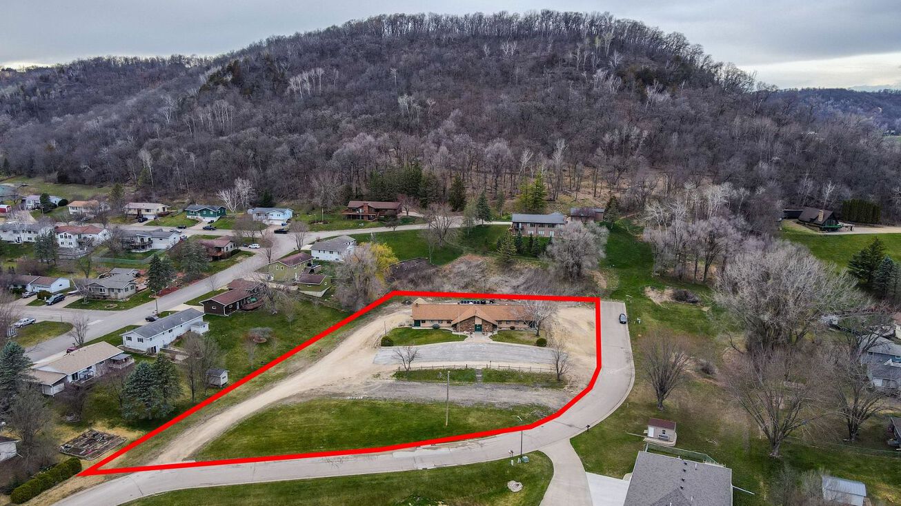 401 Rolling View Dr, Rollingstone, MN 55969