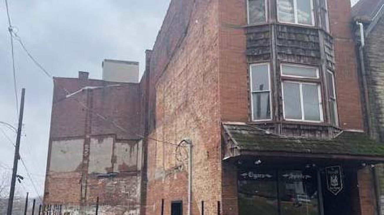 136 S Pittsburgh St, Connellsville, PA 15425