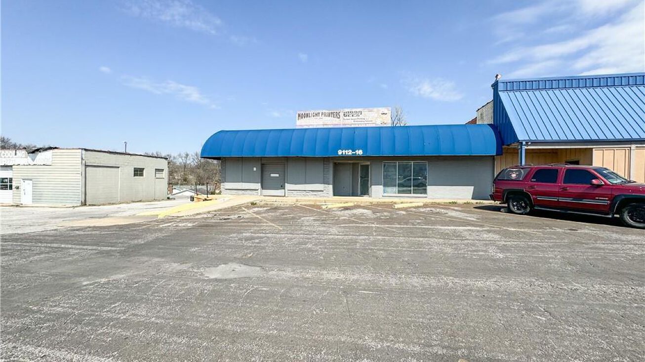 9112 E M 350 Highway, Raytown, MO 64133