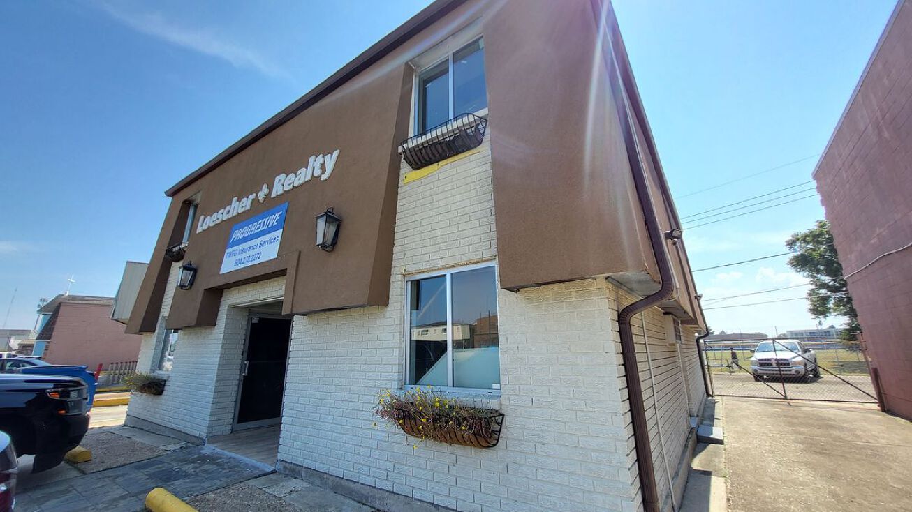 3003 Jean Lafitte Pkwy, Chalmette, LA 70043