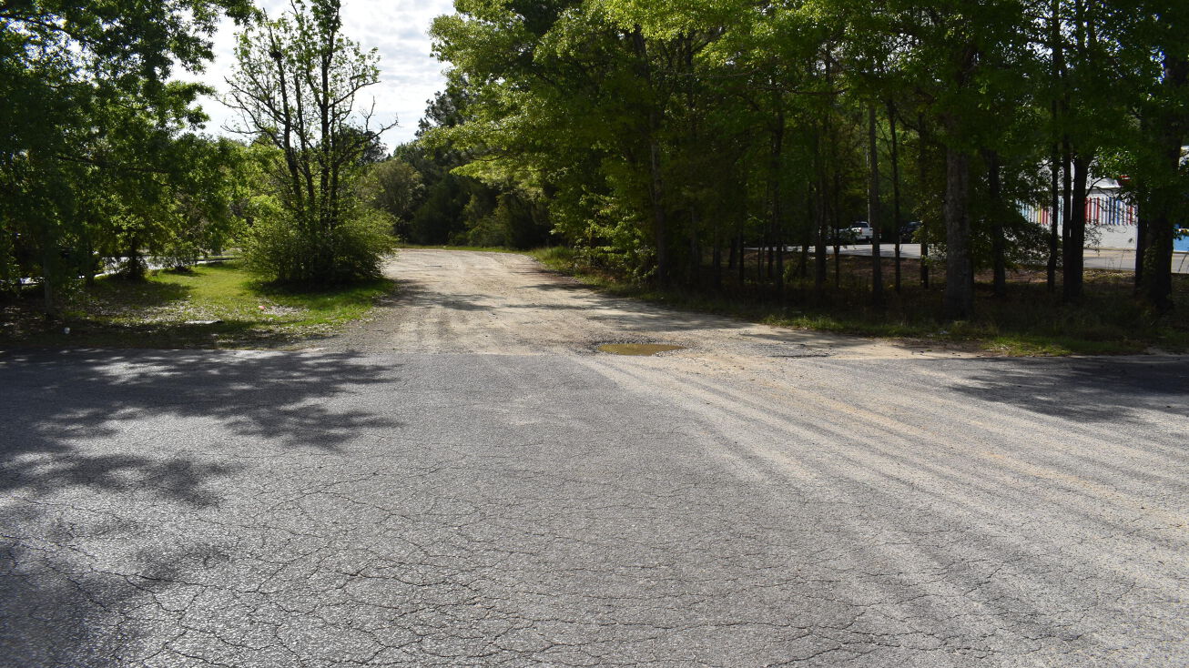 000 Nearing Hills Drive, Chipley, FL 32428