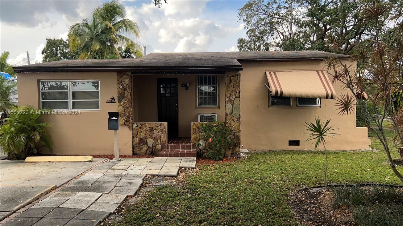 1917 Harding St, Hollywood, FL 33020