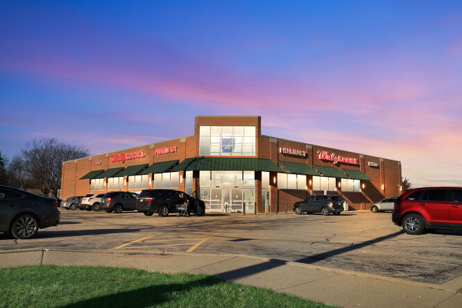 Pictures of Retail property located at 39023 N Green Bay Rd, Beach Park, IL 60087 for sales - image #1