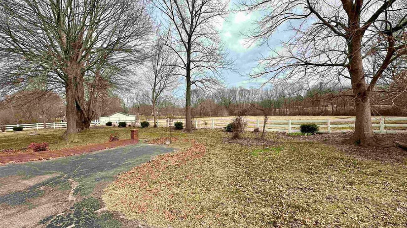 304 S Cedar St, Gleason, TN 38229