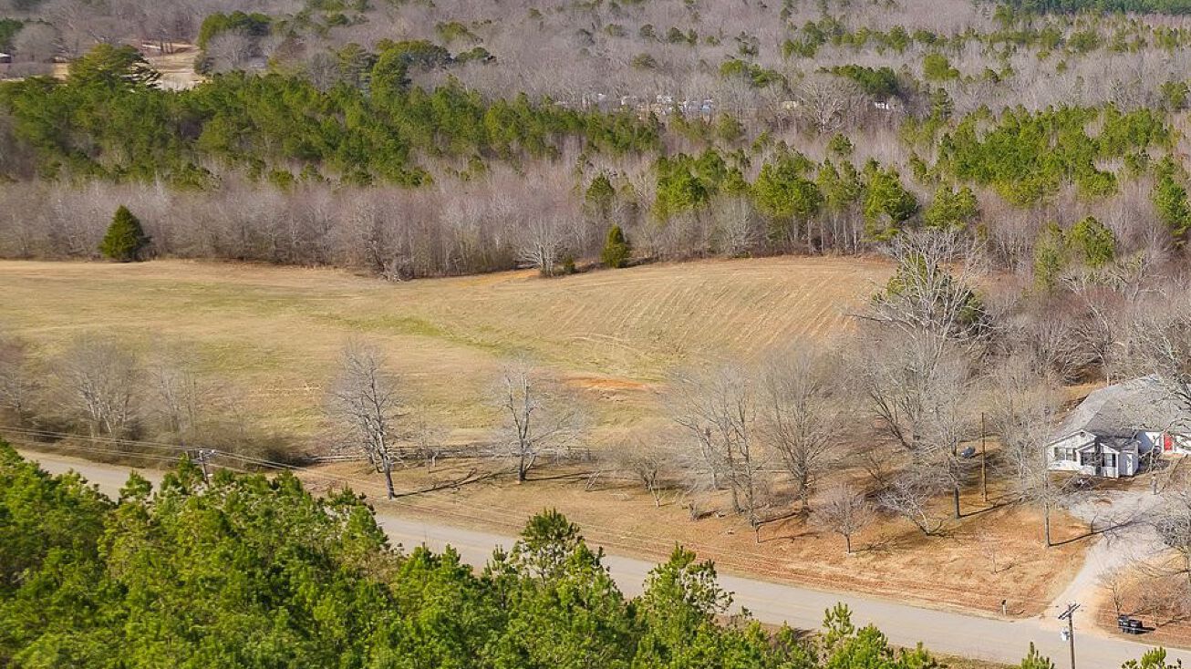 709 Hines Gin Rd, Selmer, TN 38375