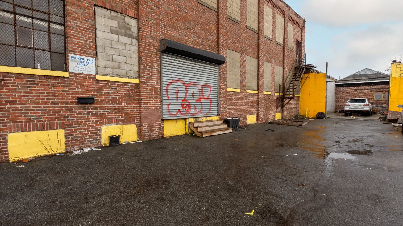 24 St, Lawrence, MA 01841