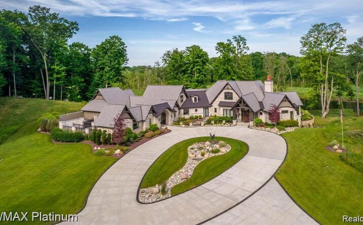 Pictures of Hospitality, Mixed Use, Multifamily, Special Purpose property located at 1286 Gray Fox Ct, Howell, MI 48843 for sales - image #1