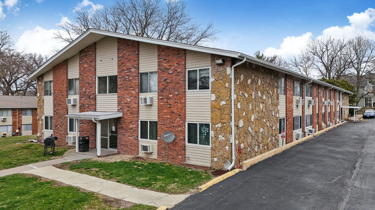 2104 18th Ave, Moline, IL 61265