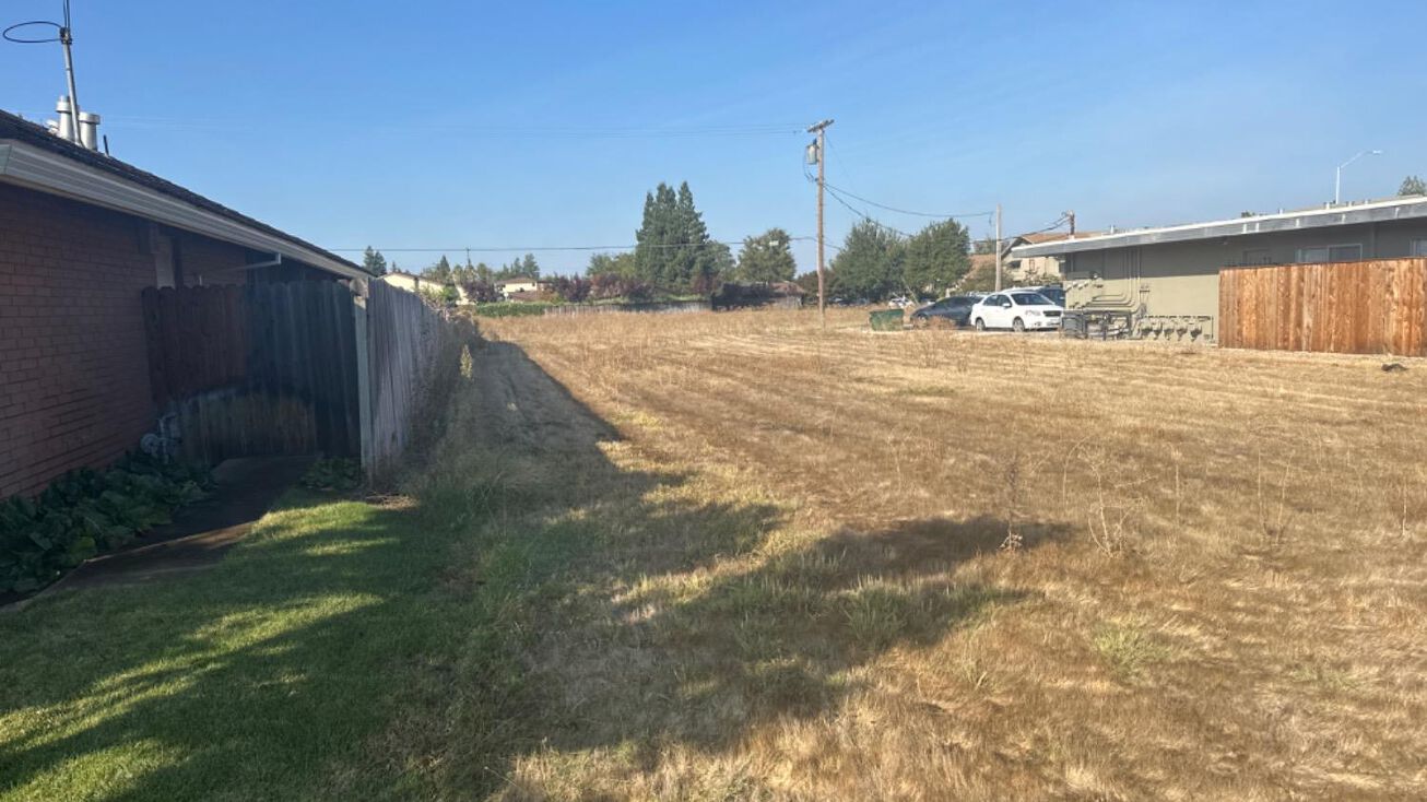 811 S Fairmont Ave, Lodi, CA 95240