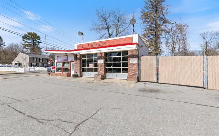 Pictures of Retail property located at 1015 Lakeview Ave, Dracut, MA 01826 for sales - image #1