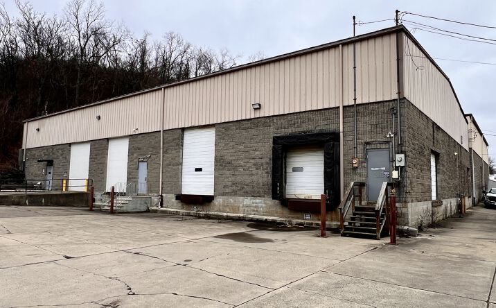 Pictures of Industrial property located at 3 Lane Rd, Carnegie, PA 15106 for comps - image #1