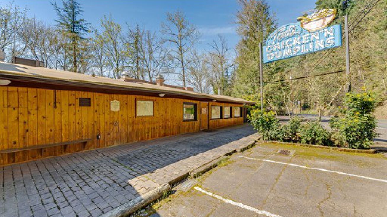 Pictures of Retail property located at 1325 E Historic Columbia River Hwy, Troutdale, OR 97060 for sales - image #1