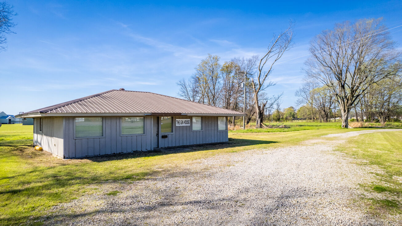 1020 E Speedway St, Dermott, AR 71638