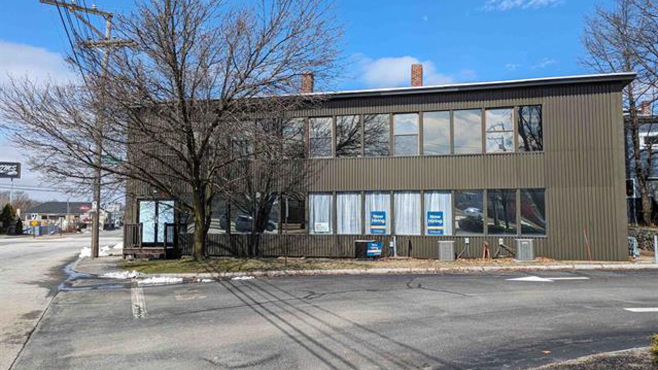 16 S Willow St, Manchester, NH 03103