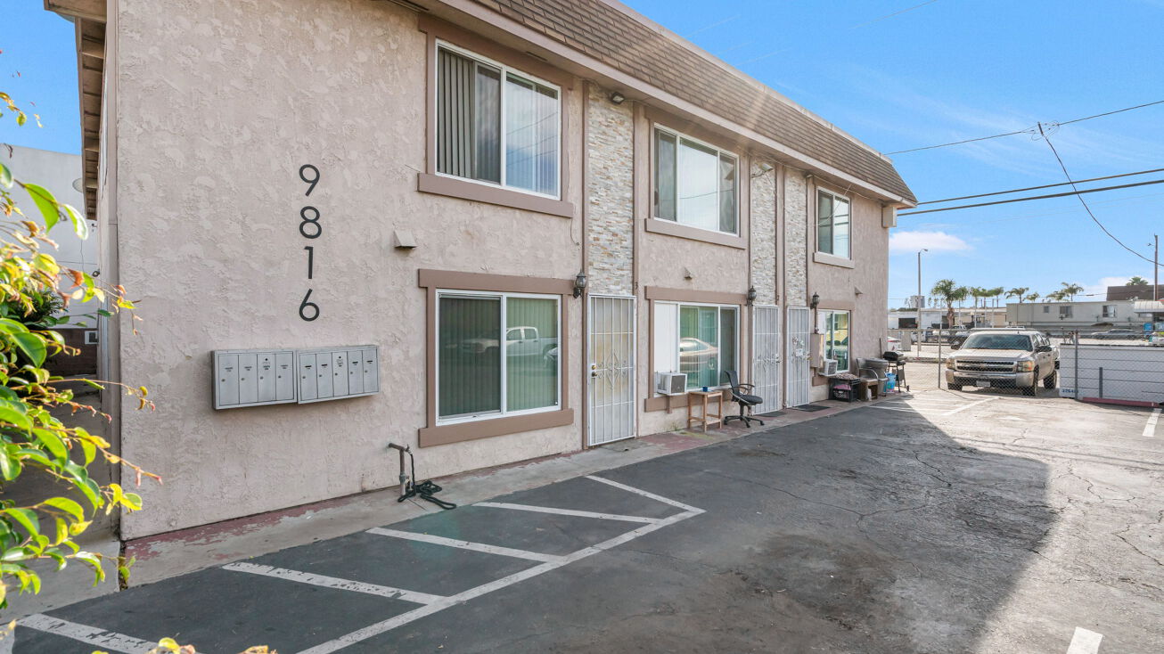 9816 Park St, Bellflower, CA 90706