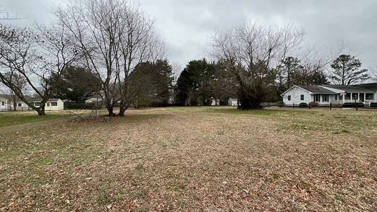 00 Cross St, Urbanna, VA 23175