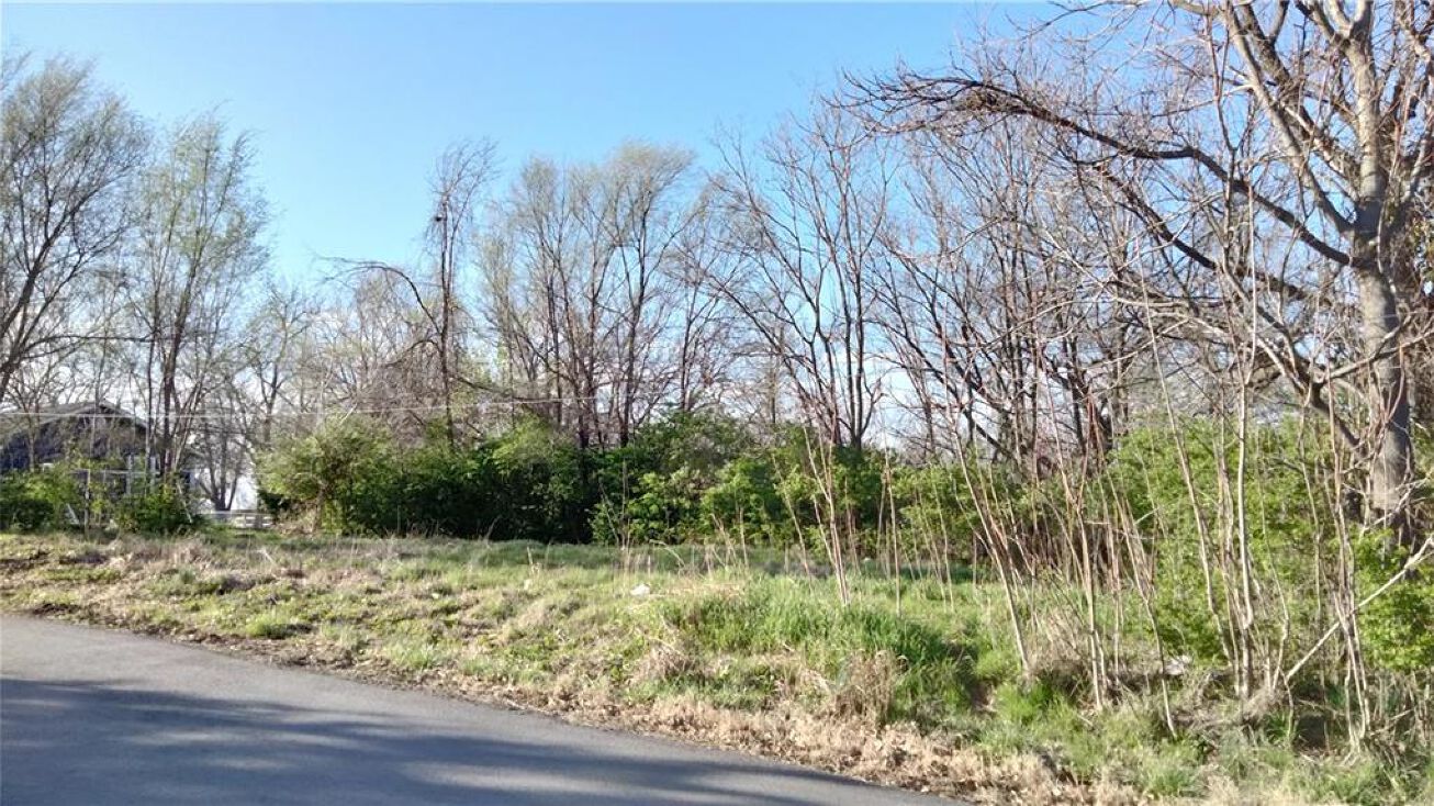 2748 S 8th Place, Kansas City, KS 66103